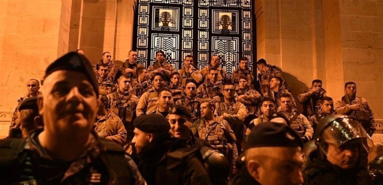 إضراب القطاع العام مستمرّ وسعي حكومي إلى إفقاده زخمه والعسكريون المتقاعدون يرفضون التأجيل