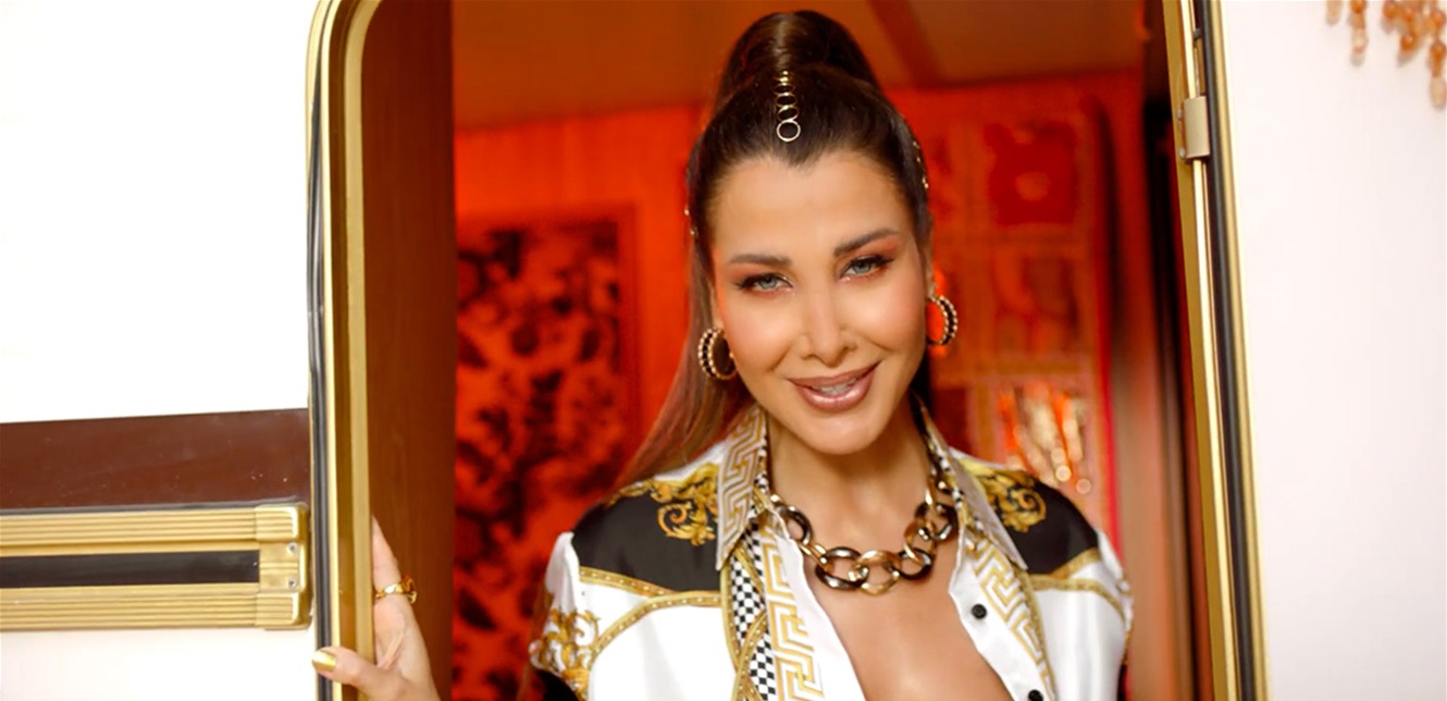 أعيش في زمن لا يليق بي – بوابة مشاهير