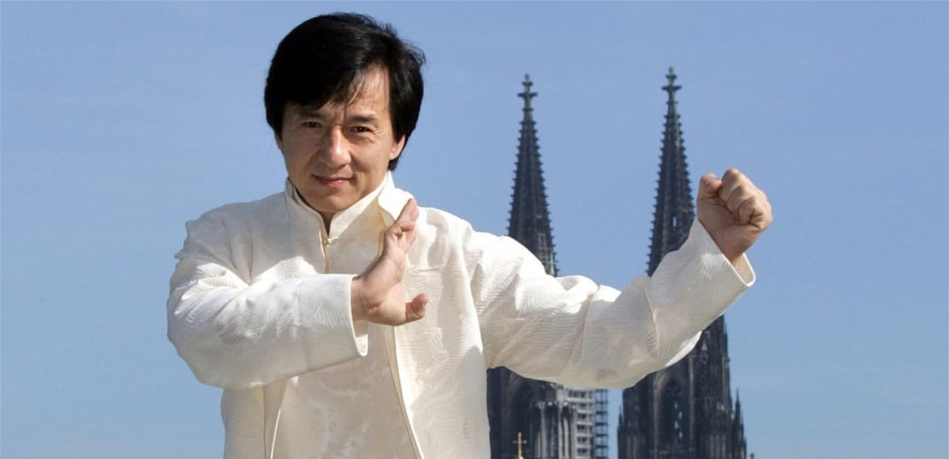 جاكي شان.. الممثل الأكثر تعرضاً للإصابات في العالم – بوابة مشاهير