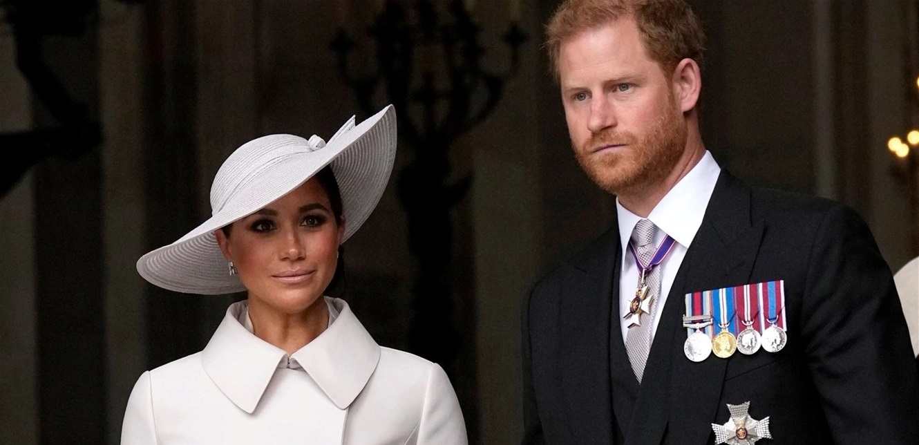 مفاجأة جديدة.. هل يفعلها الملك تشارلز ويجرد ميغان وهاري من ألقابهما؟ – بوابة مشاهير