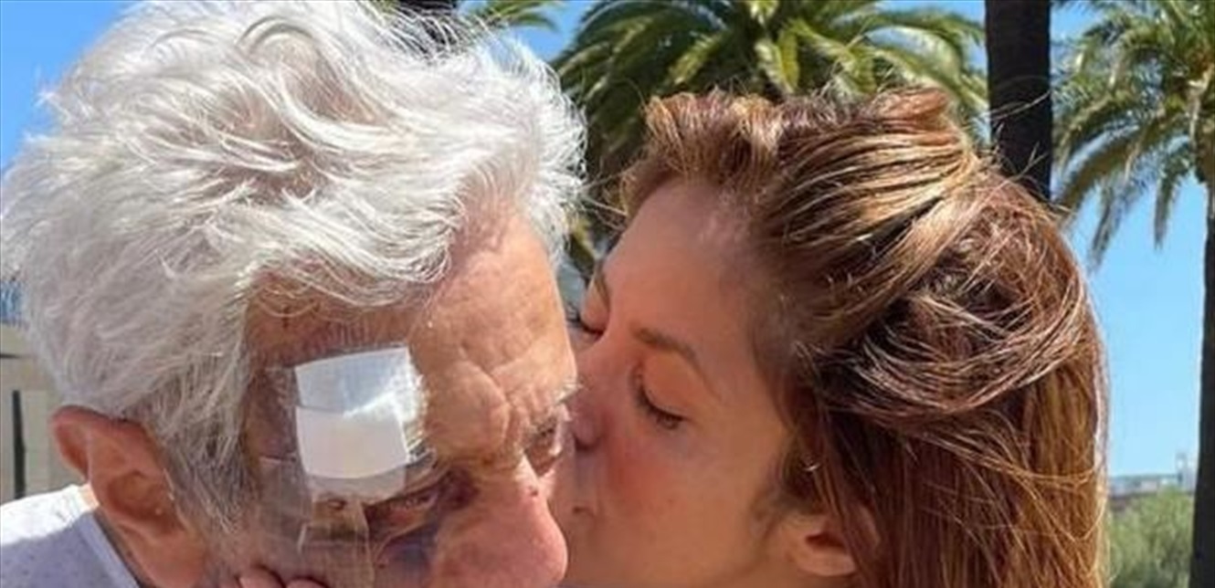 شاكيرا بفيديو مؤثر مع والدها من المستشفى.. قبلت قدميه عندما حركهما – بوابة مشاهير