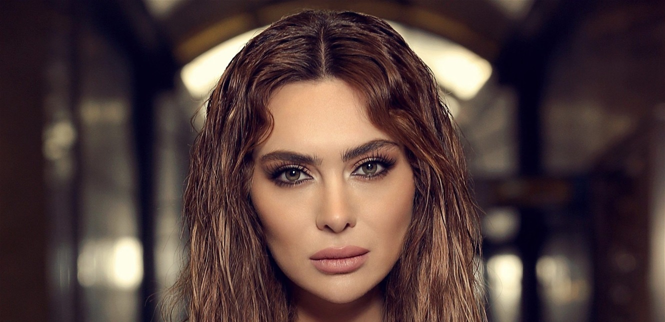 ستيفاني صليبا تطل بالاحمر المكشوف من السعودية.. والجمهور ينتقد جرأتها (فيديو) – بوابة مشاهير