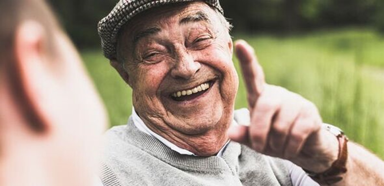 старик по английски. смех старика. мультяшный старичок. стильный дедушка. старик по английски.