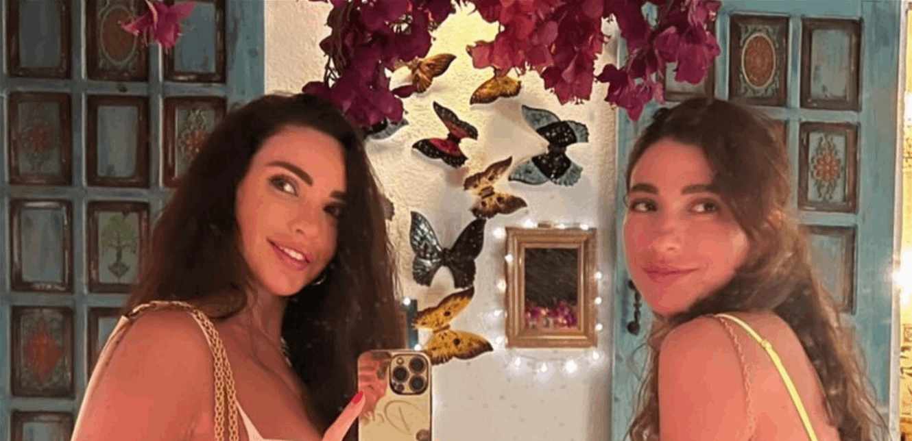 هي قنصل لبنان في سويسرا.. ممثلة لبنانية شهيرة تستمتع بوقتها في إيطاليا مع  شقيقتها (صور)