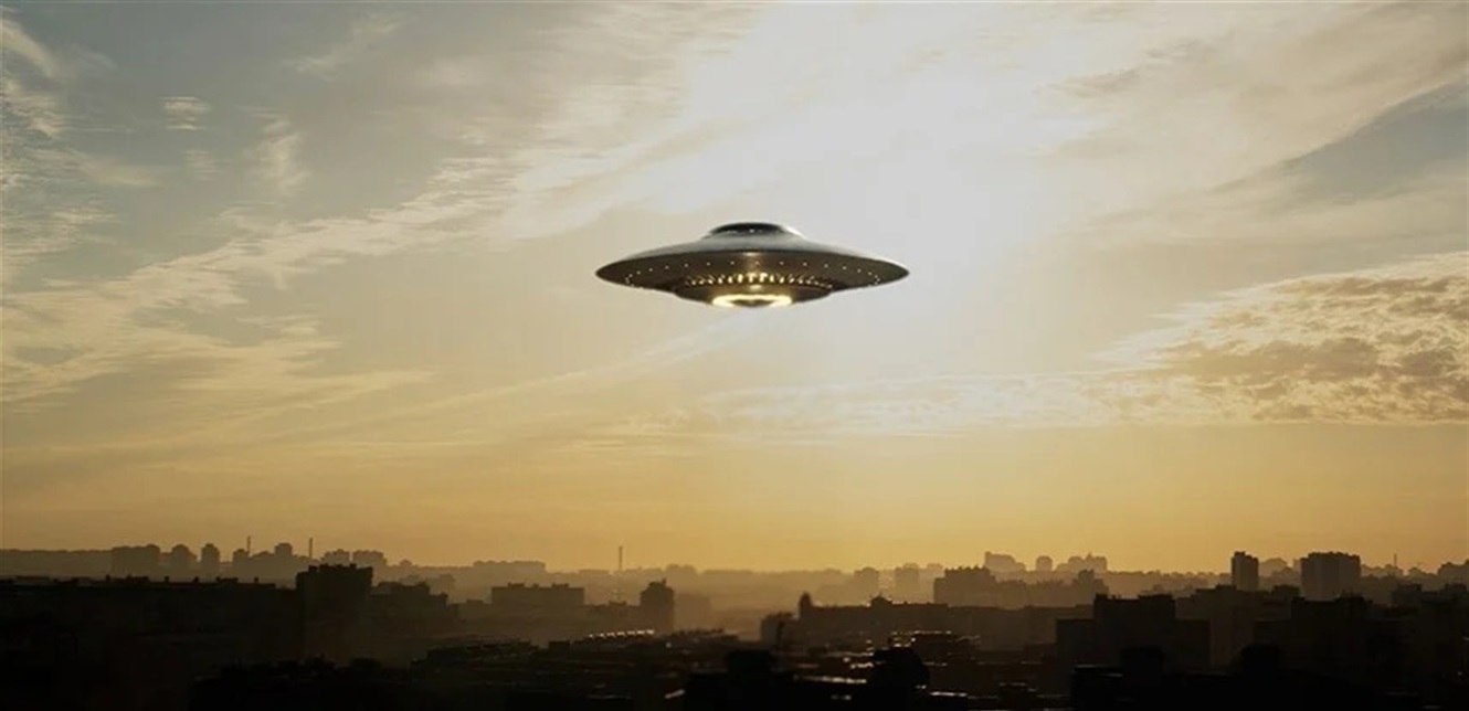 جسم غامض يقترب من الأجواء الأمريكية.. وتسجيل صوتي يوثق الحادثة