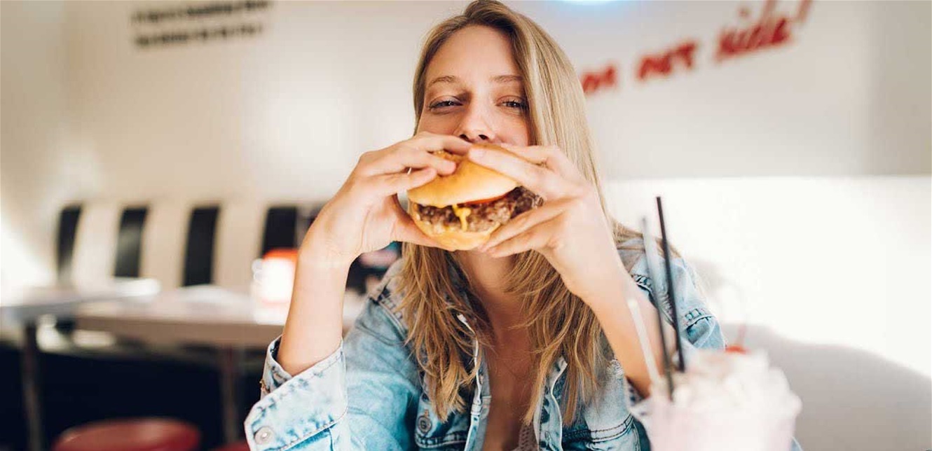 أطعمة شائعة في يوميات النساء… ومؤشرات مقلقة على صحة القولون