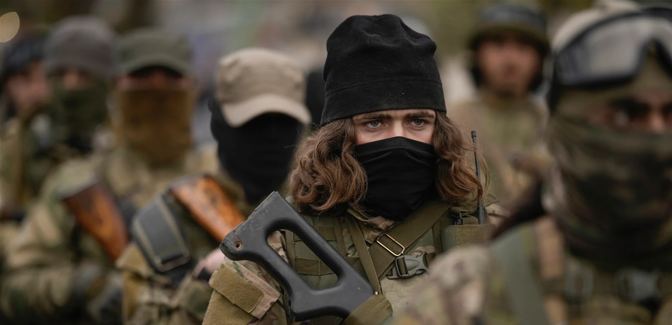 بعد إطلاق سراح عناصر داعش.. وحدات الجيش السوري تتُطارد الفارين