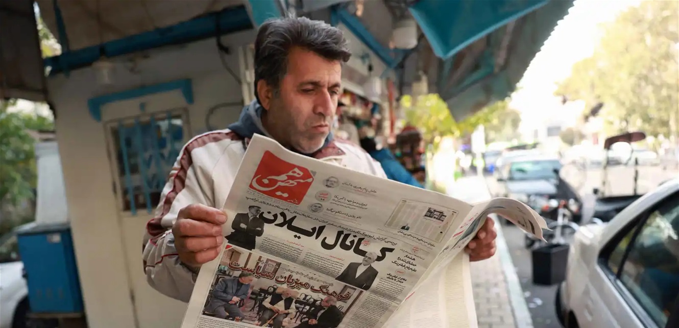 إيران تعزل مدنها عن العالم.. إغلاق صحفي وقطع للإنترنت 