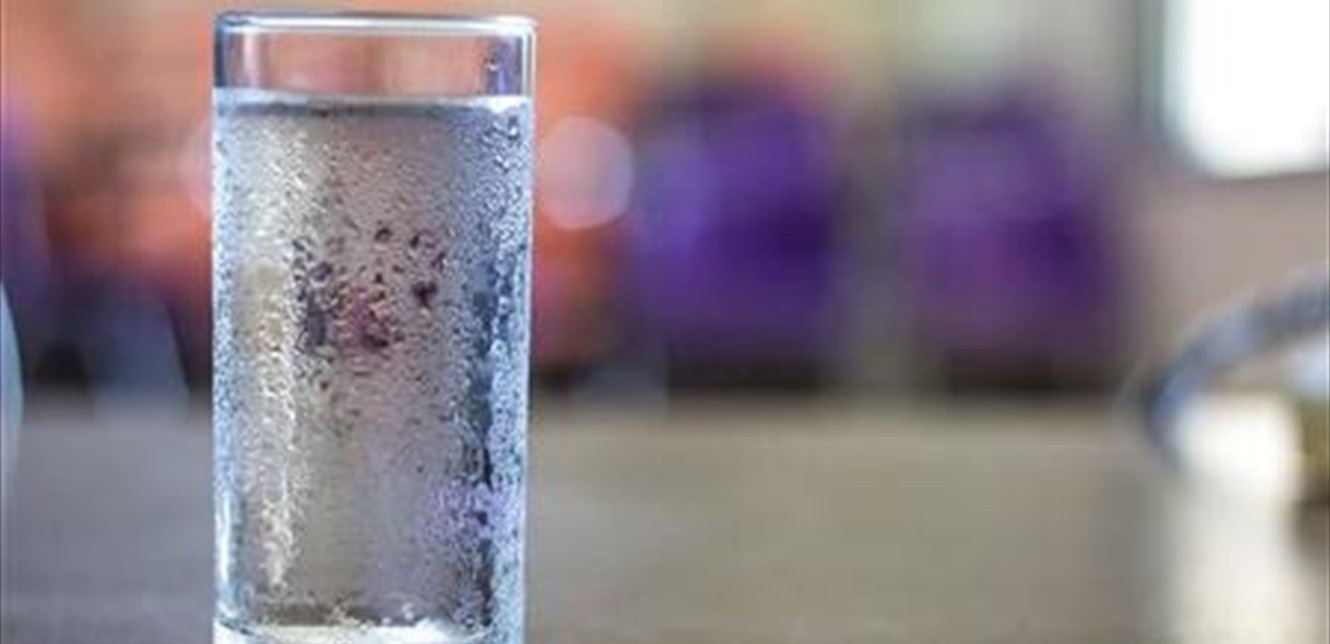 الماء البارد وحرق السعرات.. حقيقة علمية أم مبالغة؟