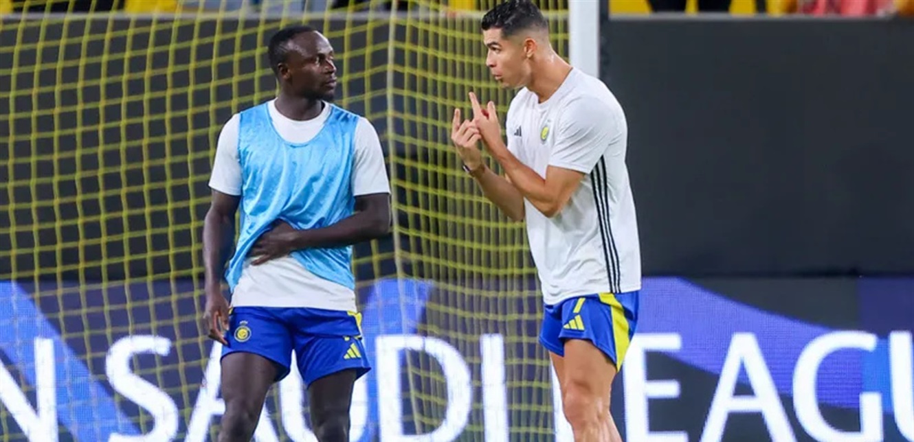 بسبب كأس أفريقيا.. مكالمة خاصة من رونالدو لماني بعد اعتلاء عرش القارة