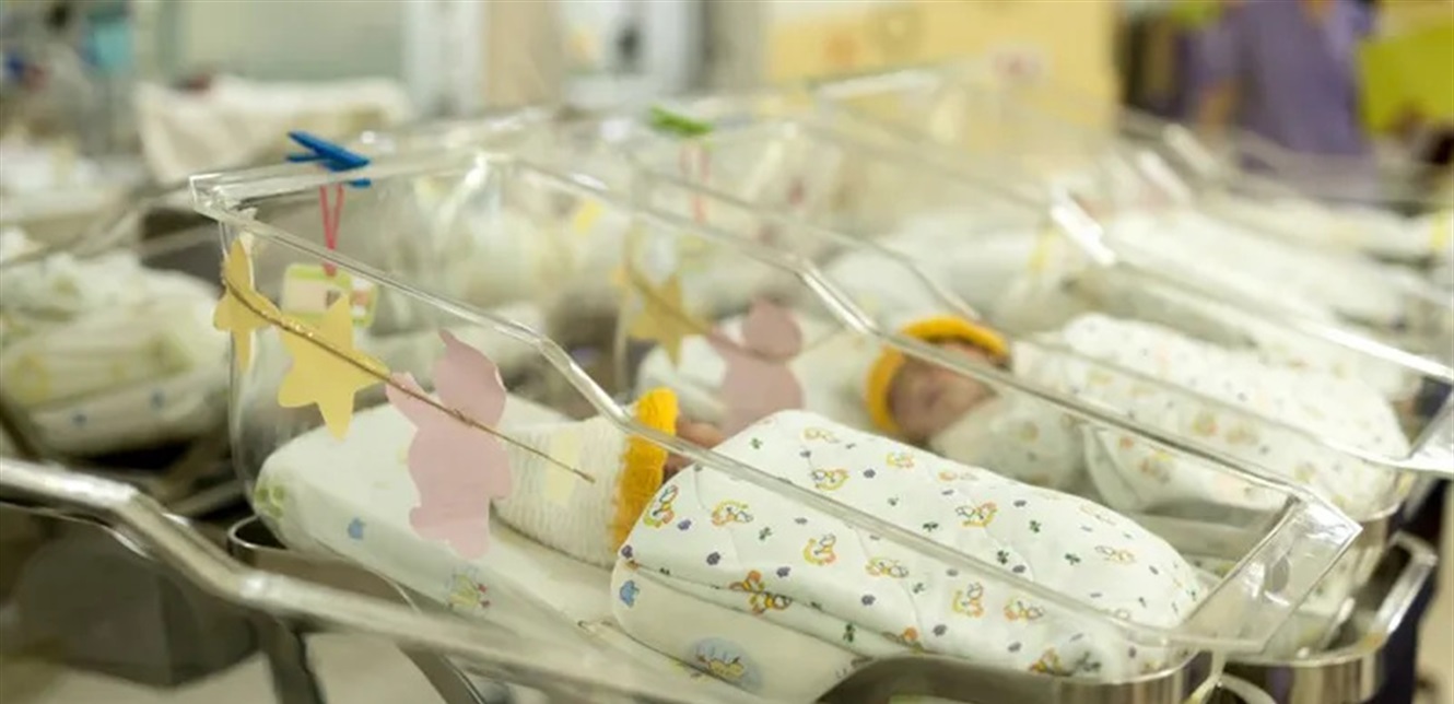 الولادات المنخفضة تربك مستقبل الصين الديموغرافي