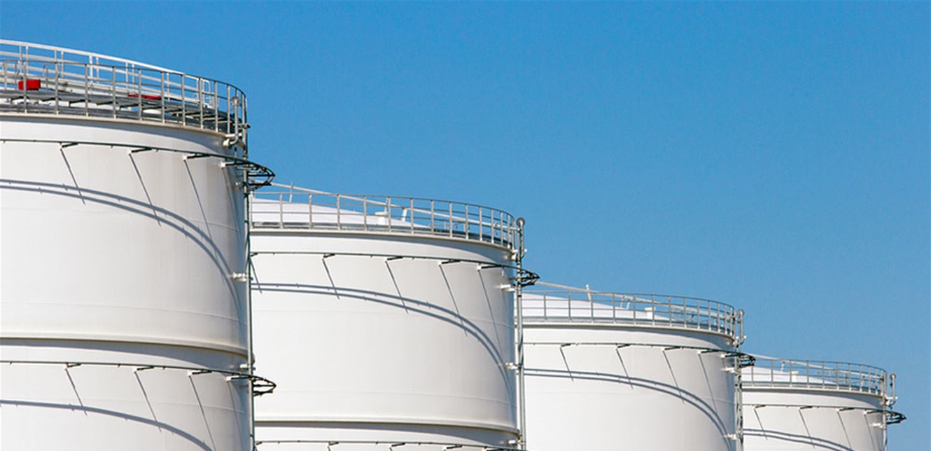 خزانات الغاز في برج حمود: بين الجدل الإعلامي ومتطلبات السلامة القانونية