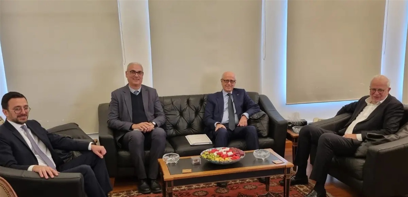 زير العدل استقبل سفير المغرب لتعزيز التعاون القضائي