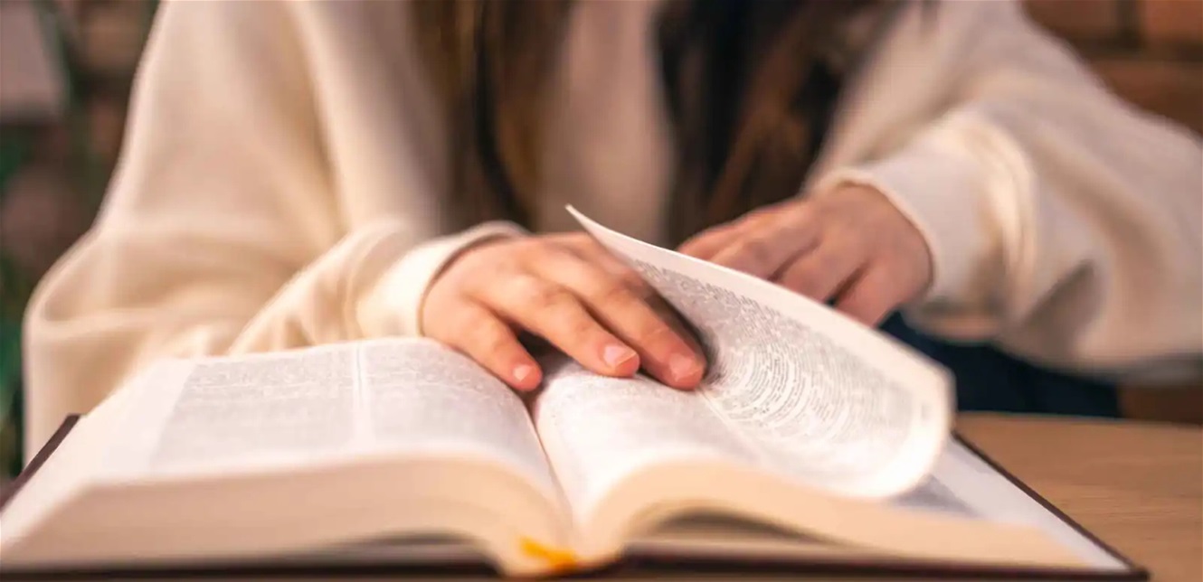 فخ التصفح اللانهائي.. كيف تسرق وسائل التواصل قدرتك على التفكير التحليلي؟