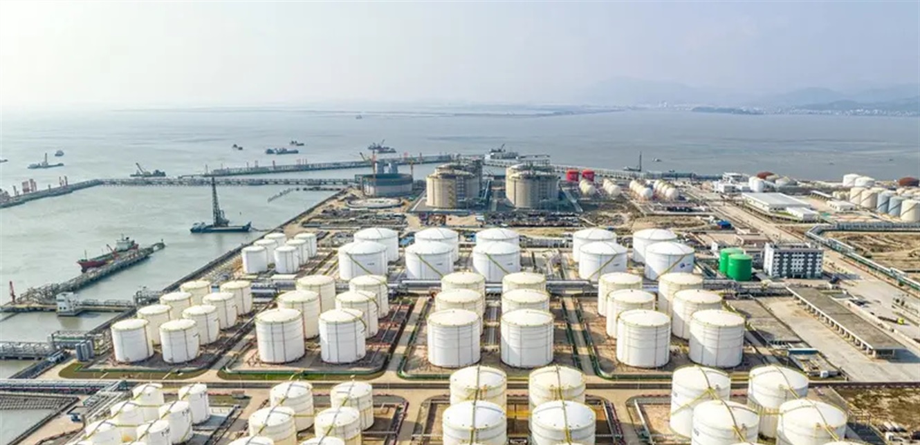 بعد تراجع ترامب عن تهديداته بفرض رسوم جمركية جديدة.. ارتفاع في أسعار النفط