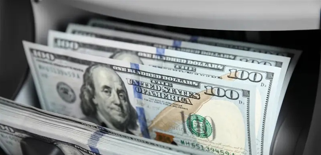 مدعوماً بتغير موقف ترامب بشأن غرينلاند.. ارتفاع في أسعار الدولار