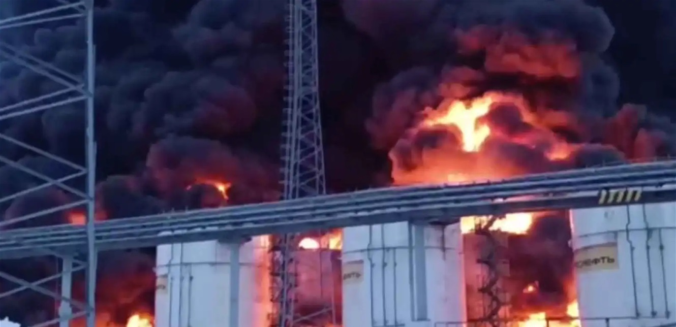 الجيش الأوكراني يعلن قصف ميناء نفطي روسي 