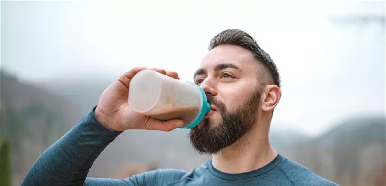  مخفوق البروتين.. هل هو خديعة سعرات أم مفتاح الرشاقة؟ إليكم رأي الخبراء