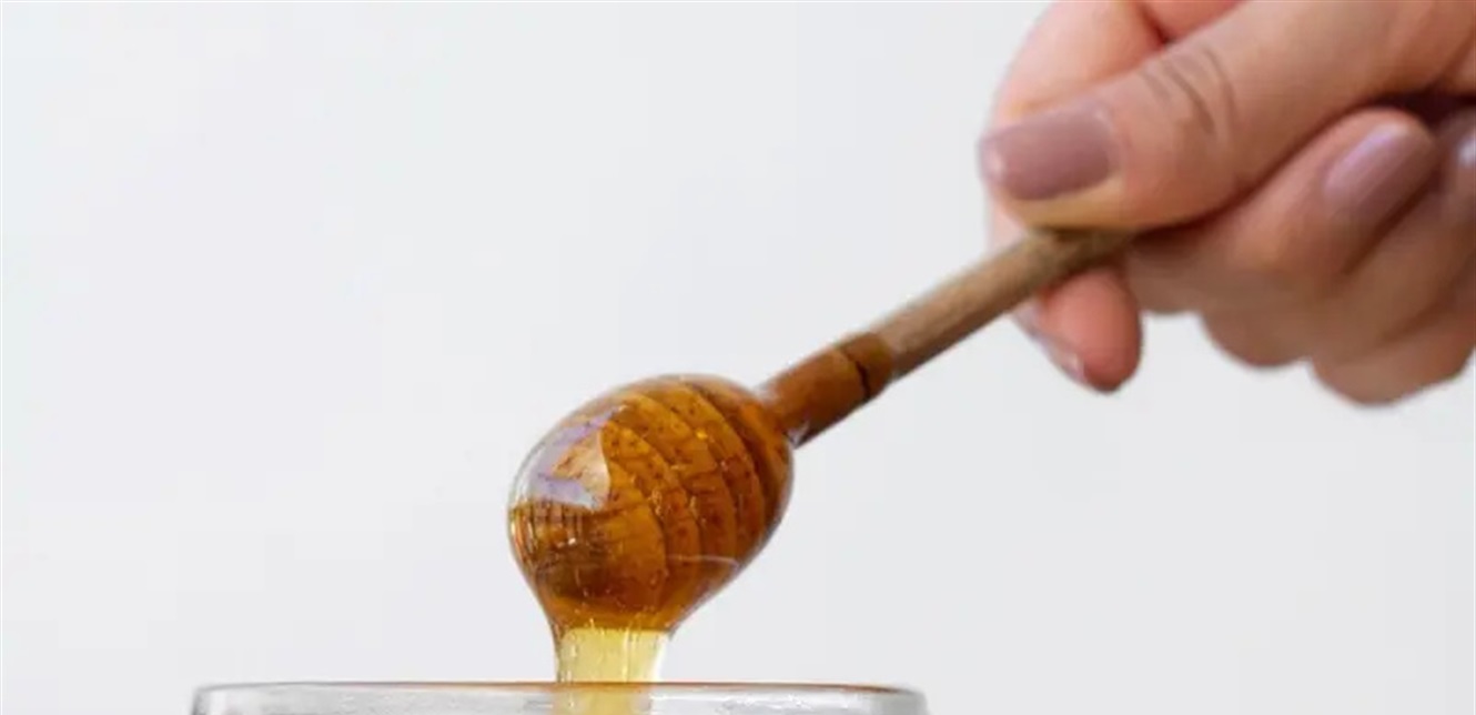 فوائد مذهلة لتناول ملعقة عسل صباحيًا.. تعرفوا عليها