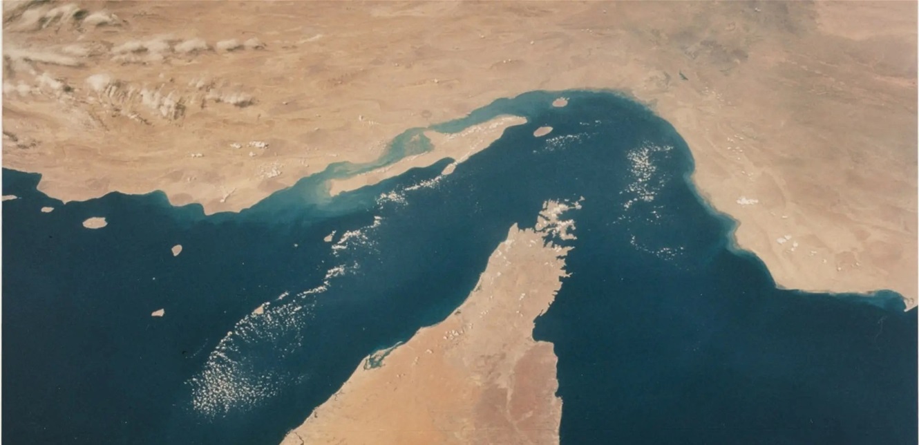إيران قد تستهدفه.. ما هو مضيق هرمز وما هي أهميته؟