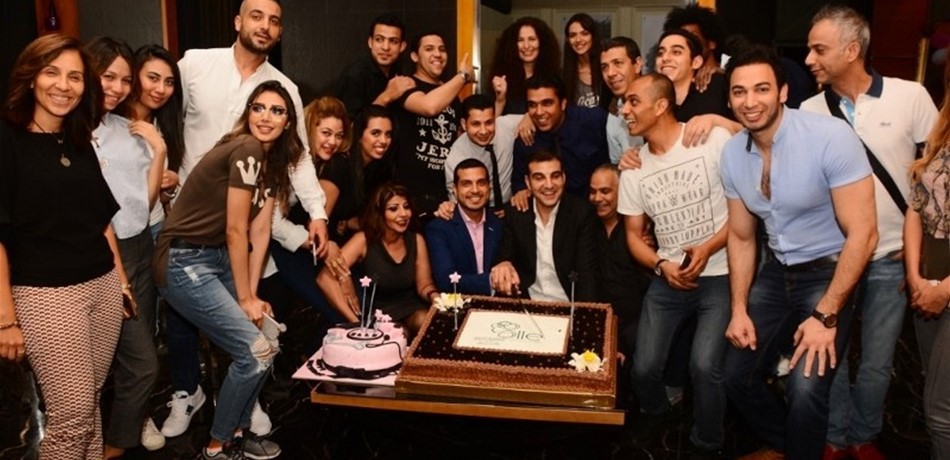 بالصور.. السهرة الأخيرة لـعمرو سمير قبل وفاته