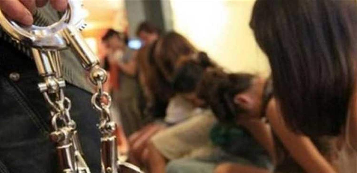 Самка попала в сексуальное рабство 8 фото Самка попала в сексуальное рабство 8 фото