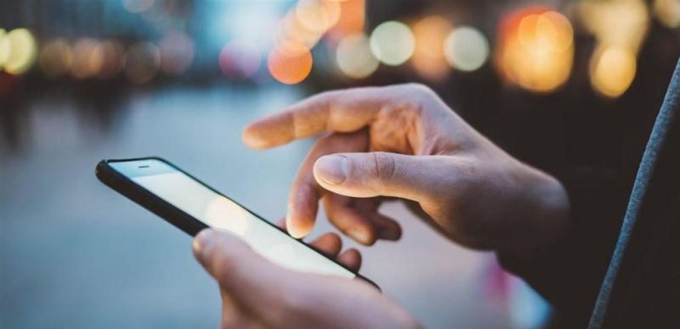 تواجهون صعوبة بـ”بصمة الوجه” بهواتف آيفون أثناء ارتداء الكمامات.. اليكم الحلول