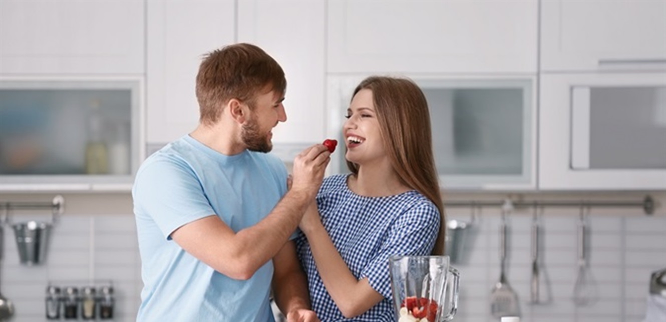 7 طرق لتجعلي زوجك مغرماً بكِ