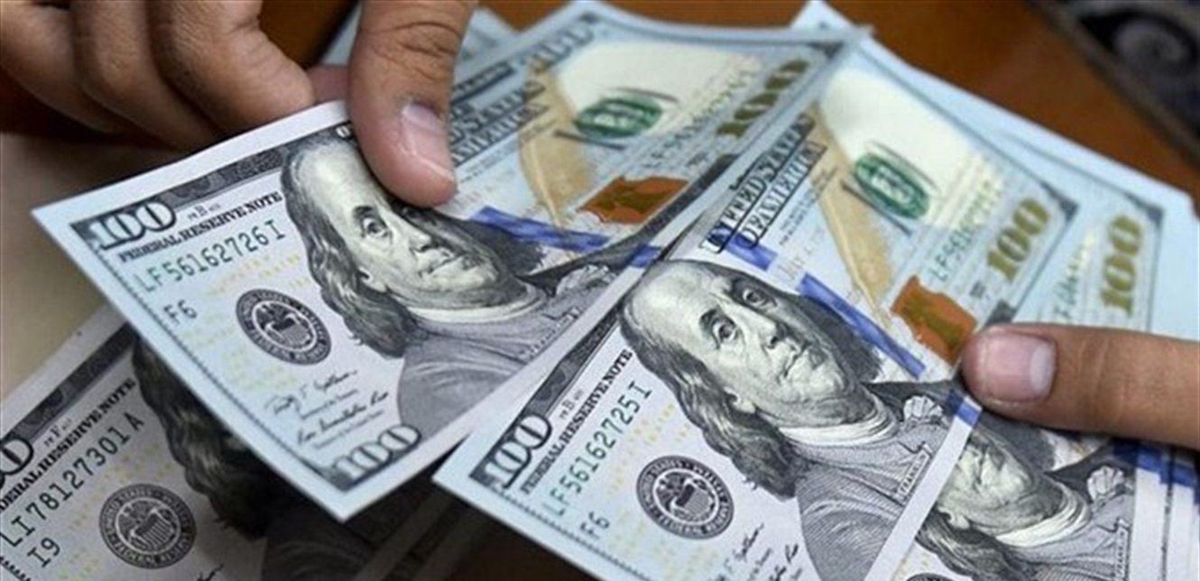 بعد انخفاضه... سعر صرف الدولار يرتفع مجدداً في السوق الموازية!