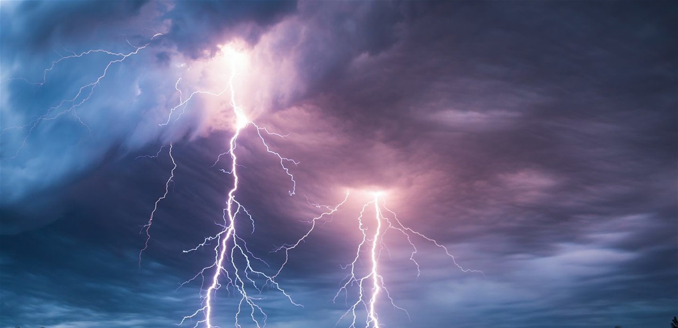 البرق يضرب مصر (صورة تعبيرية/ مواقع)