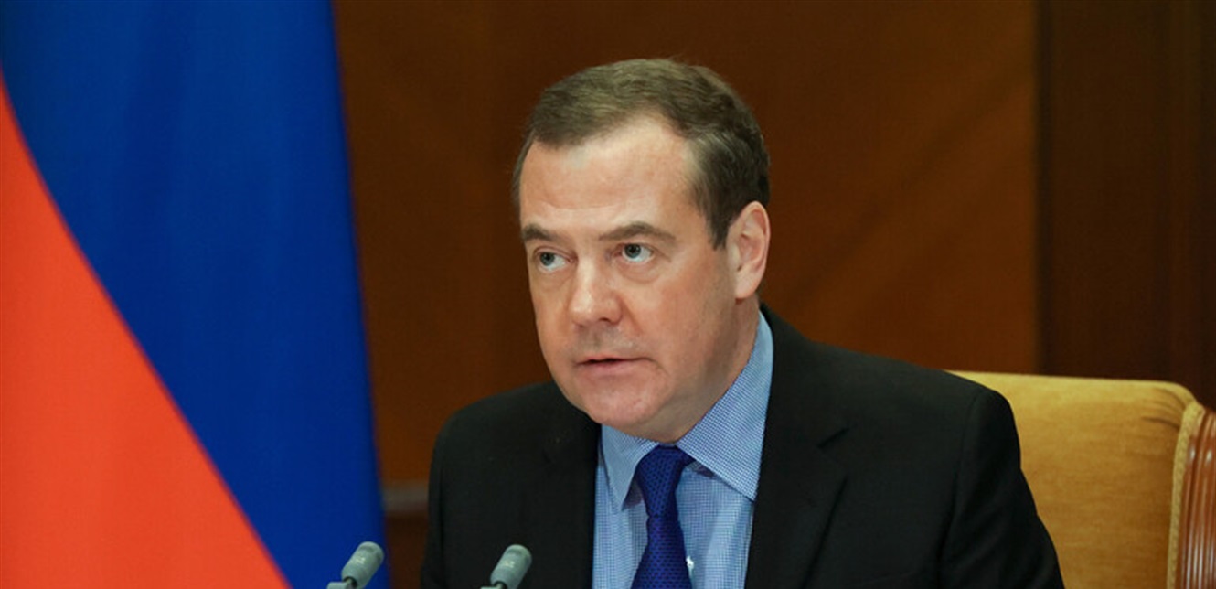 Медведев украинцы. Медведев телеграм Украина. Медведев усомнился в сохранении Украины через два года. Медведев е.с. "карманный ад".