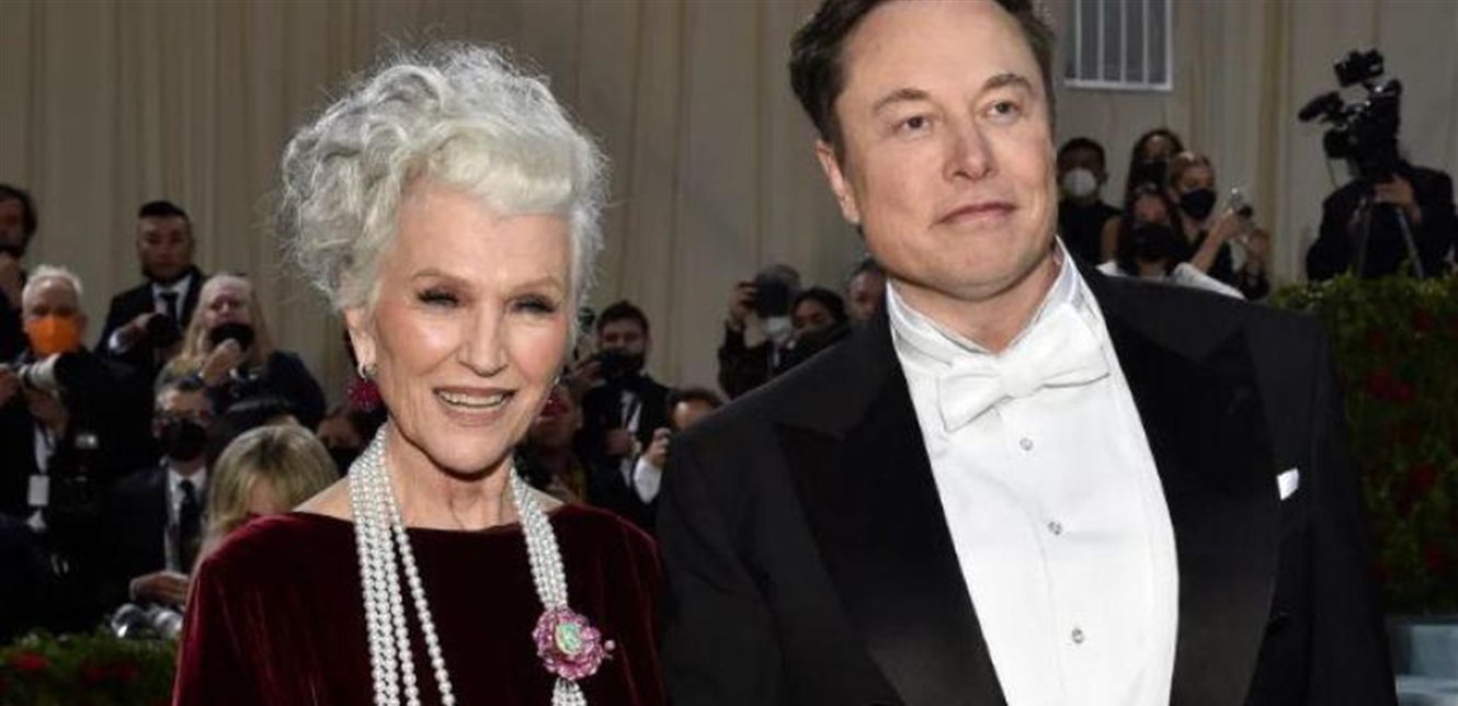 عند زيارته.. والدة إيلون ماسك تنام في “مرأب”! – بوابة مشاهير