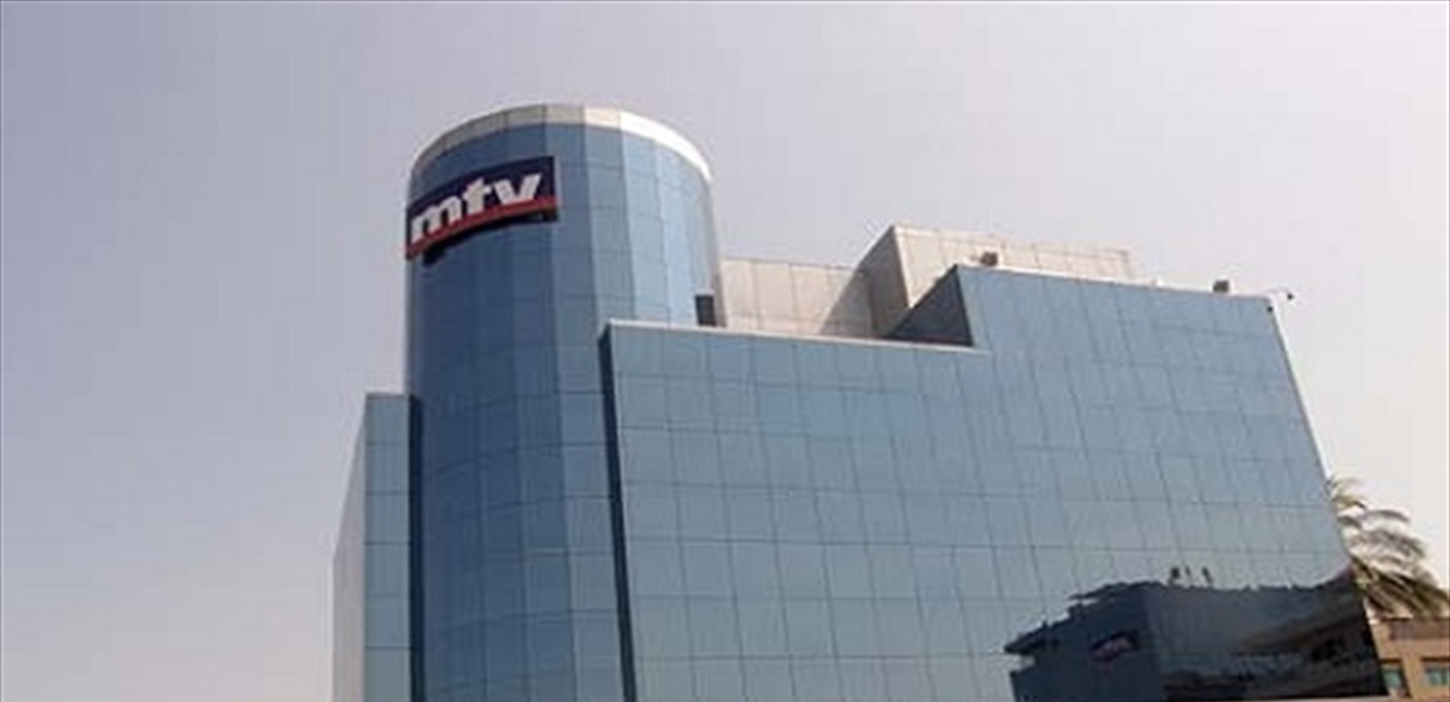 بعد غياب عن الشاشة مذيعة الـ”أم تي في” السابقة برفقة إبنها الشاب… هكذا أصبحت! (صور) – بوابة مشاهير