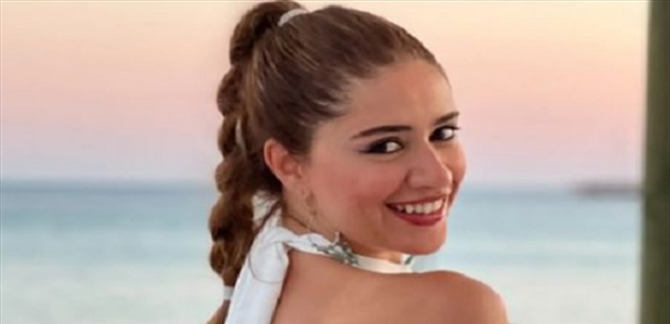 بقبل وفيديو رومانسيّ… هكذا احتفلت الممثلة اللبنانيّة الشابة بالذكرى الرابعة لزواجها! – بوابة مشاهير