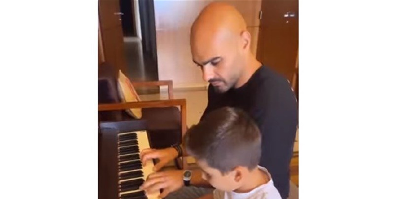 ابن سيرين عبد النور على البيانو مع جوزيف عطية: عامل عليه استاذ – بوابة مشاهير