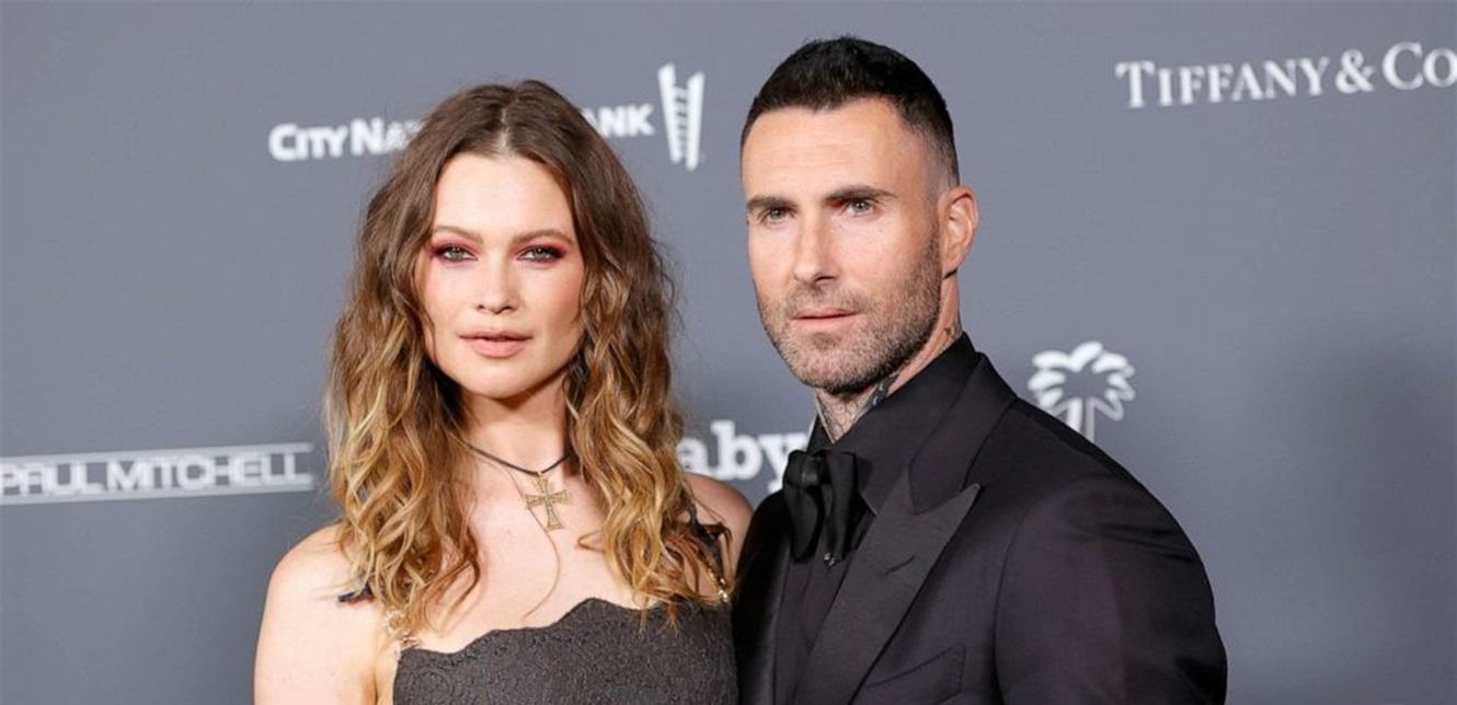 عارضة أزياء أكدت علاقتهما.. كيف ردّ آدم ليفين على خيانته زوجته؟ – بوابة مشاهير