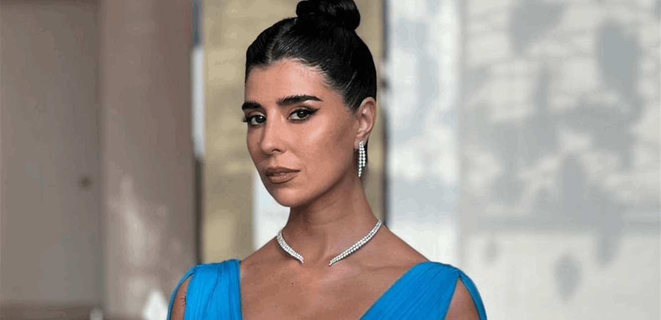 منى واصف تحرج زينة مكي.. شاهدوا ردة فعلها بعد رؤية عدد التاتو على يد الأخيرة (فيديو) – بوابة مشاهير