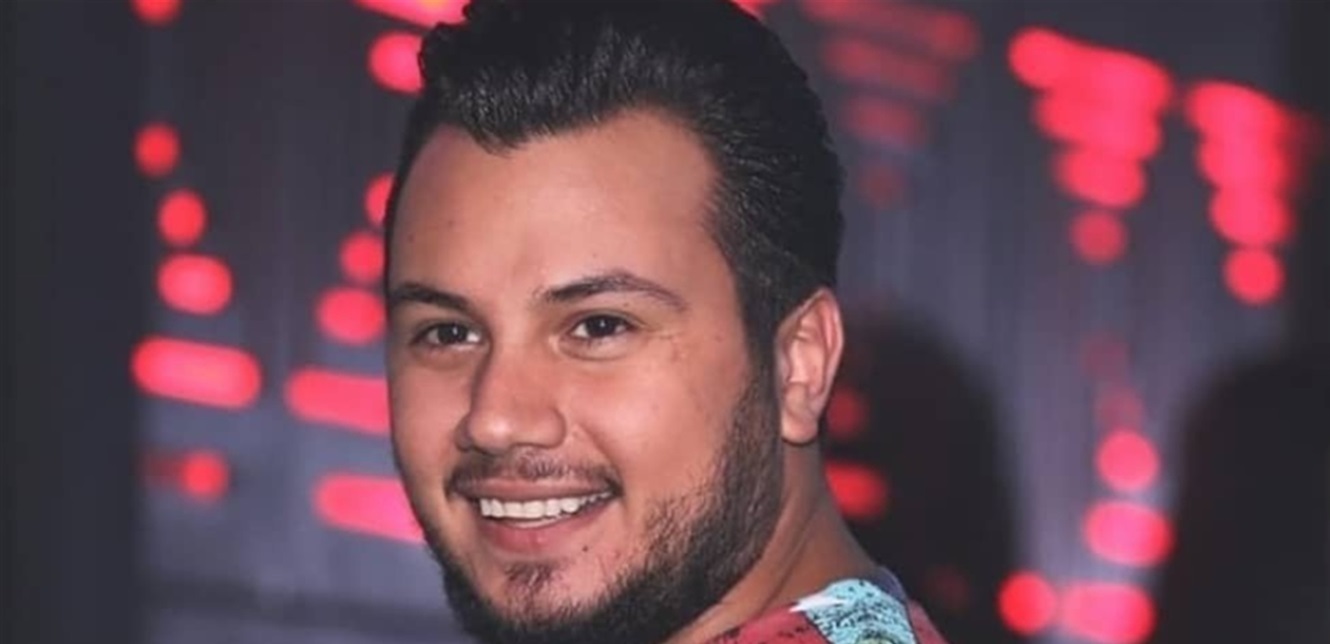 ظهر وهو يحتضنها.. جلسة تجمع وديع الشيخ وليلى عبد اللطيف! (صور) – بوابة مشاهير