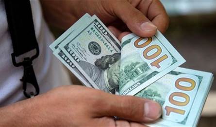 خبيرٌ يعلنُ ما سيشهده سعر الدولار قريباً.. إليكم ما سيجري