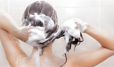 هذه العلامات تدلّك إلى أن الوقت حان لغسل شعرك اليوم!