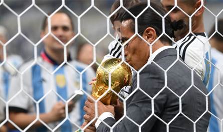  بعد حركات &quot;الشيف نصرت&quot; أثناء تتويج الأرجنتين.. &quot;الفيفا&quot; يتحرك