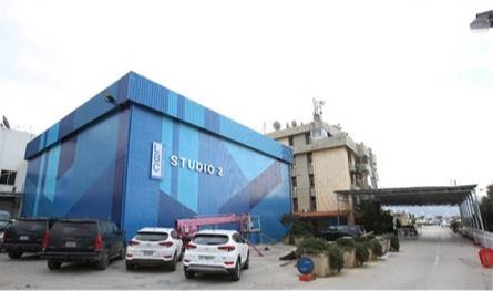 مراسل الـ LBCI  يفقد شقيقه وينعاه بطريقة مؤثرة: يا ضيعان الشباب يا خيّي بكّرت كتير