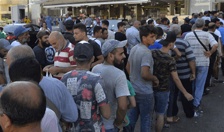 طابور جديد في لبنان.. ومكانه &quot;غير متوقع&quot;!