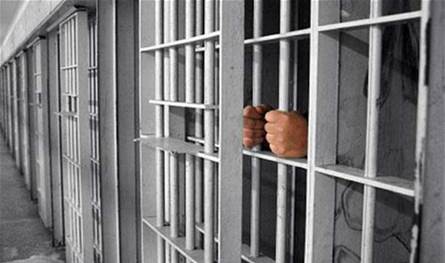 بعد توقف الطبابة.. &quot;خطر انفجار جديد&quot; يدقّ باب السجون