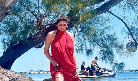 ملكة جمال لبنان السابقة بالمايوه تستمتع بوقتها على البحر.. في &quot;صيدا&quot;!؟ (فيديو)