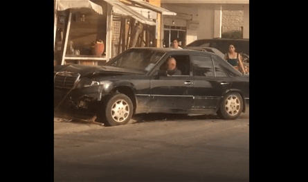 فيديو غير مألوف من البترون.. سيارة تُدمّر متجراً بشكل مقصود!