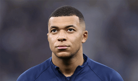بعد الهلال السعودي.. فريق إنكليزي يفاوض سان جرمان لضم مبابي