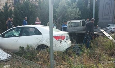 بالصور حادث سير مروّع... وزحمة سير خانقة