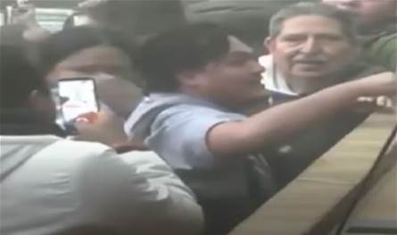 إطلاق قنبلة دخانيّة... إليكم بالفيديو ما حصل داخل مجلس نواب!