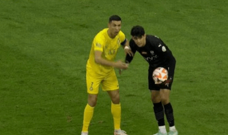 صاح بجنون.. شاهدوا رد فعل رونالدو بعد إلغاء هدفه (فيديو)